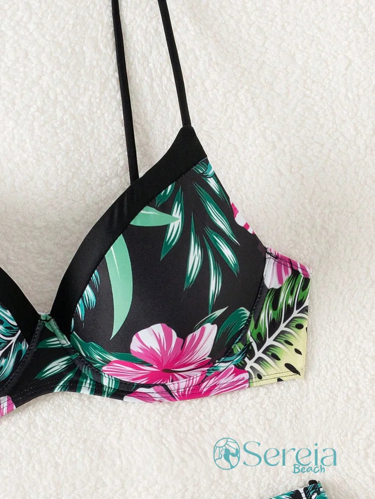 Biquini com Estampa Floral e Laterais Ajustáveis Biquini com Estampa Floral e Laterais Ajustáveis