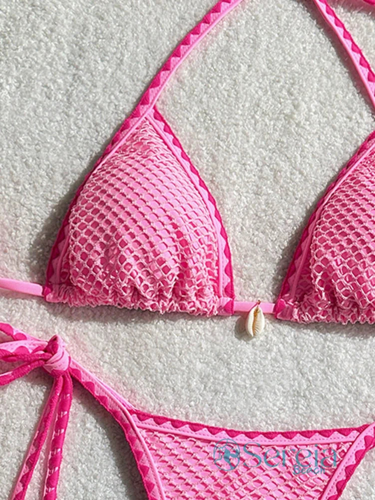 Biquini com Sobreposição em Tela e Detalhe de Concha Biquini com Sobreposição em Tela e Detalhe de Concha
