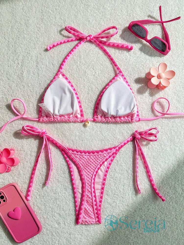Biquini com Sobreposição em Tela e Detalhe de Concha Biquini com Sobreposição em Tela e Detalhe de Concha