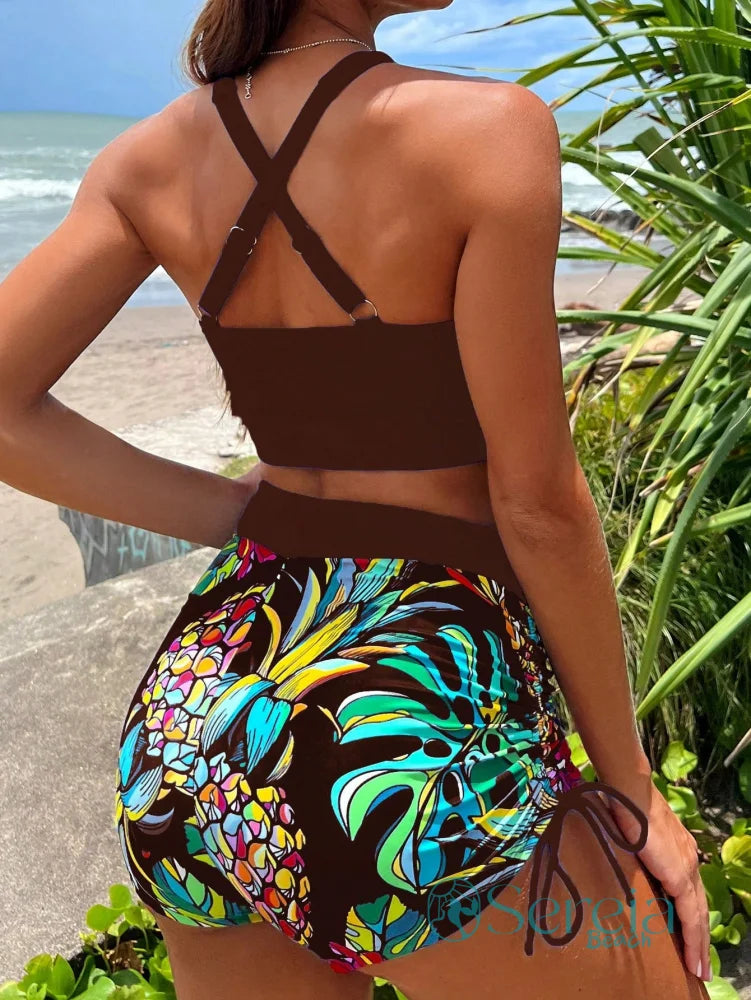 Biquíni com Top Esportivo e Short Floral Biquíni com Top Esportivo e Short Floral