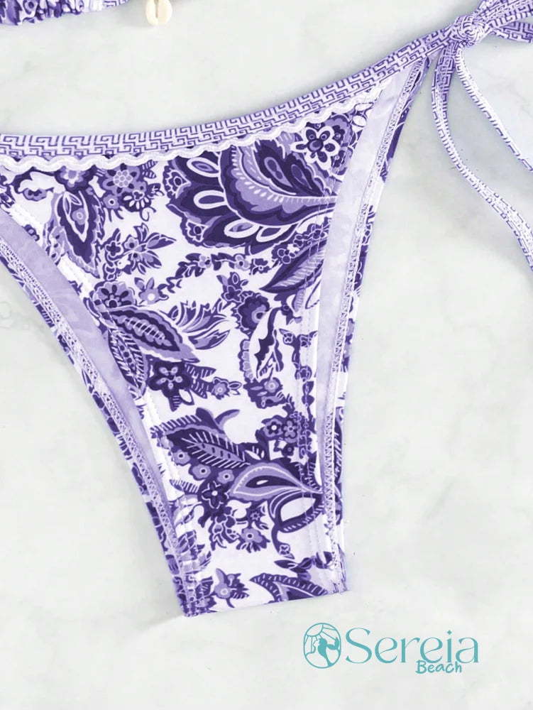 Conjunto de Biquíni com Estampa Azul e Saia Pareô Conjunto de Biquíni com Estampa Azul e Saia Pareô