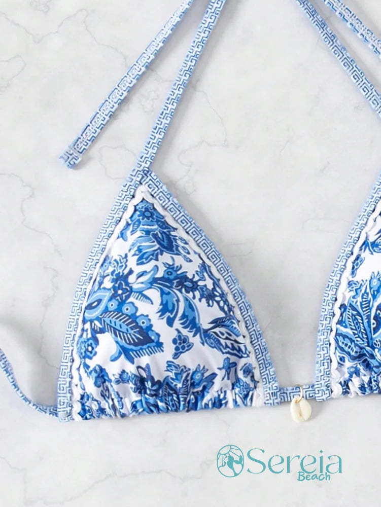 Conjunto de Biquíni com Estampa Azul e Saia Pareô Conjunto de Biquíni com Estampa Azul e Saia Pareô