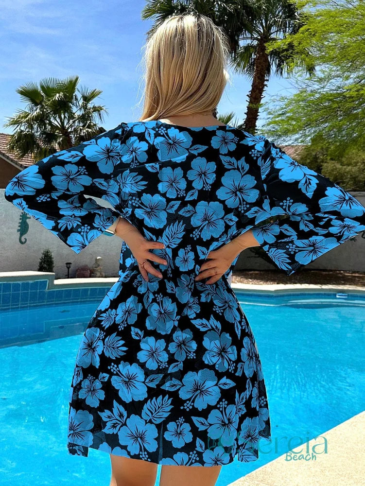 Conjunto de Biquíni com Saída de Praia e Estampa Floral Conjunto de Biquíni com Saída de Praia e Estampa Floral
