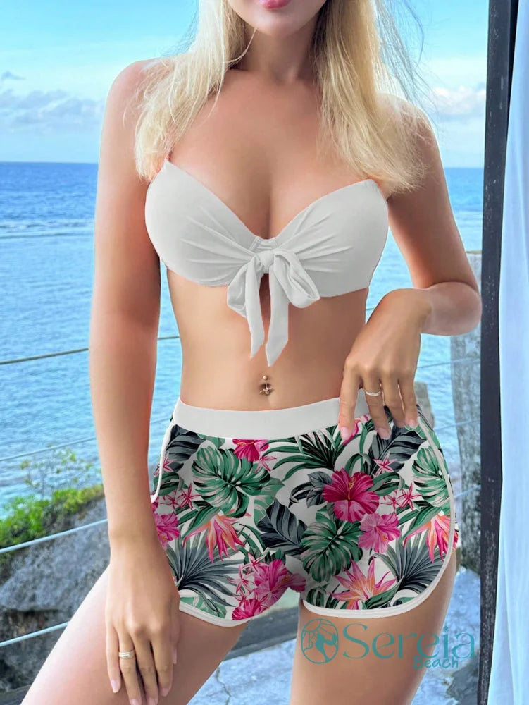 Conjunto de Biquíni com Saída de Praia Estampada e Short Conjunto de Biquíni com Saída de Praia Estampada e Short