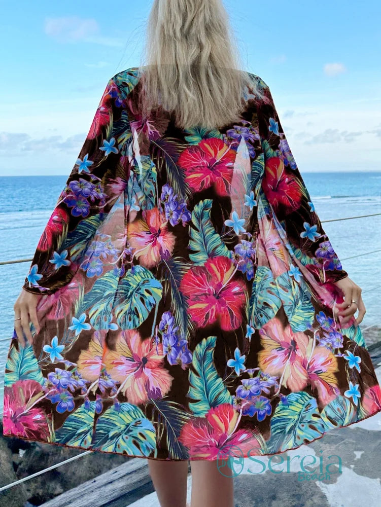 Conjunto de Biquíni com Saída de Praia Estampada e Short Conjunto de Biquíni com Saída de Praia Estampada e Short