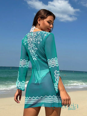 Saída de Praia Bordada com Manga Longa e Cordão Decorativo Saída de Praia Bordada com Manga Longa e Cordão Decorativo