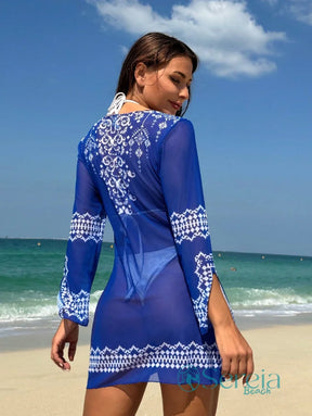 Saída de Praia Bordada com Manga Longa e Cordão Decorativo Saída de Praia Bordada com Manga Longa e Cordão Decorativo